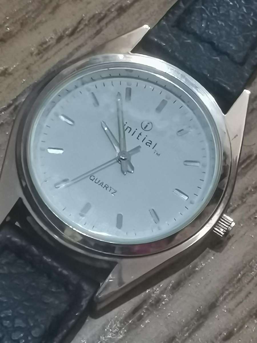 MENS VINTAGE INITIAL WATCH IN EXCELLENT WORKING CONDITION