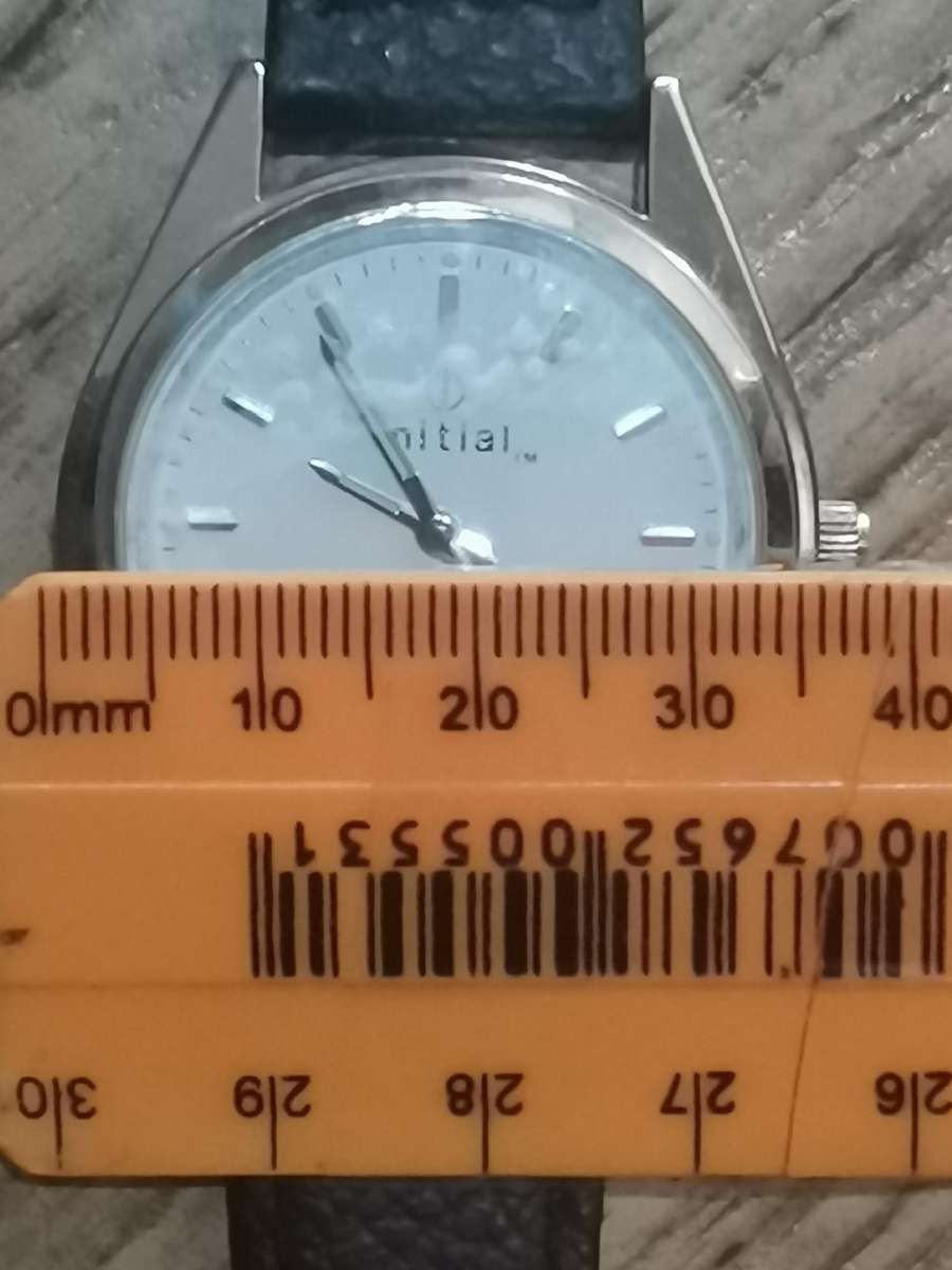 MENS VINTAGE INITIAL WATCH IN EXCELLENT WORKING CONDITION