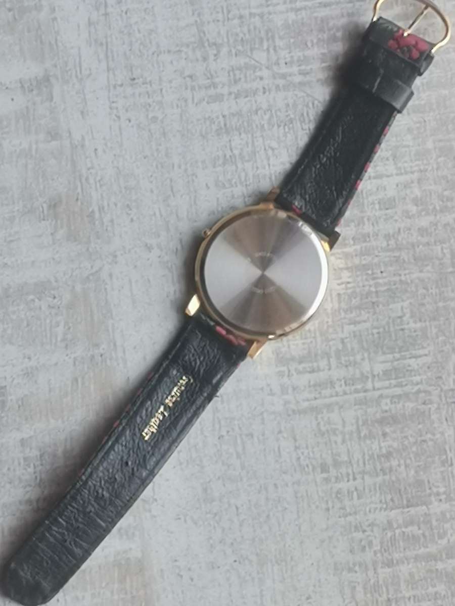 LADIES DYNASTY HUGE DIAL WATCH IN EXCELLENT WORKING CONDITION