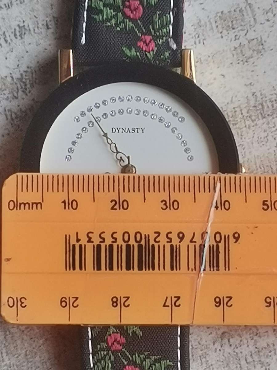 LADIES DYNASTY HUGE DIAL WATCH IN EXCELLENT WORKING CONDITION