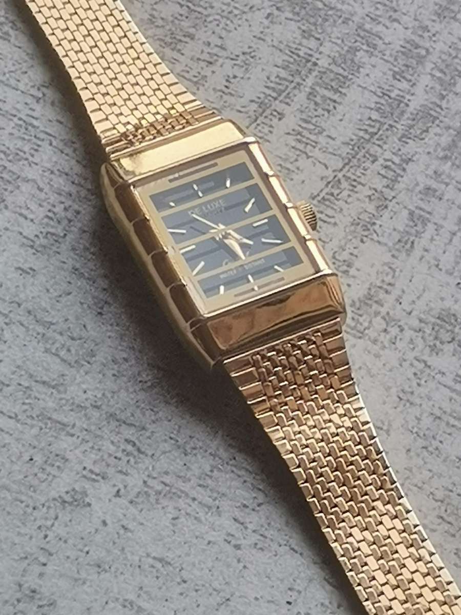 LADIES DE LUXE 18K GOLD PLATED WATCH IN EXCELLENT WORKING CONDITION
