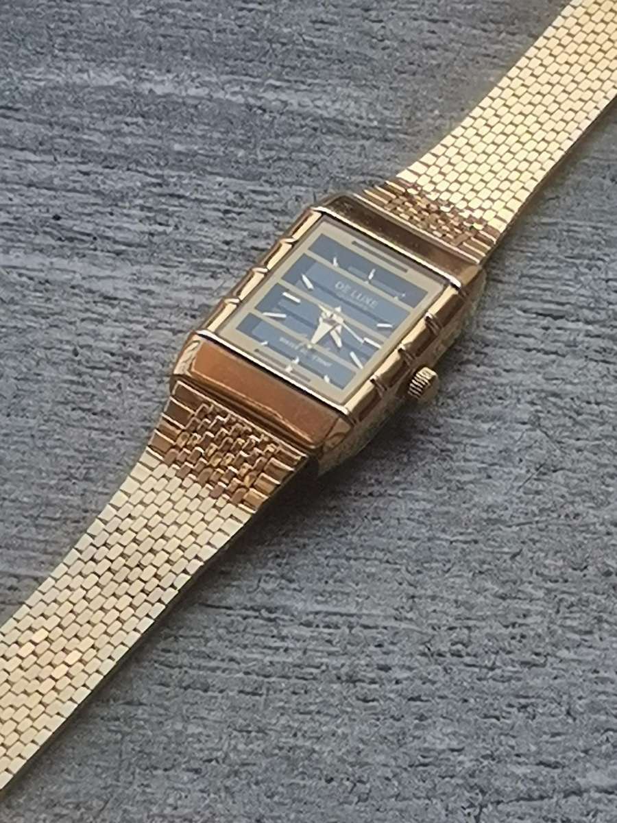 LADIES DE LUXE 18K GOLD PLATED WATCH IN EXCELLENT WORKING CONDITION