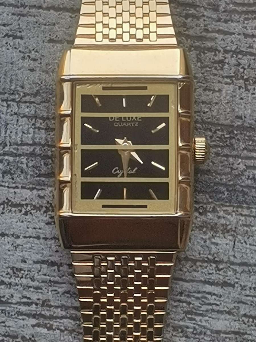 LADIES DE LUXE 18K GOLD PLATED WATCH IN EXCELLENT WORKING CONDITION