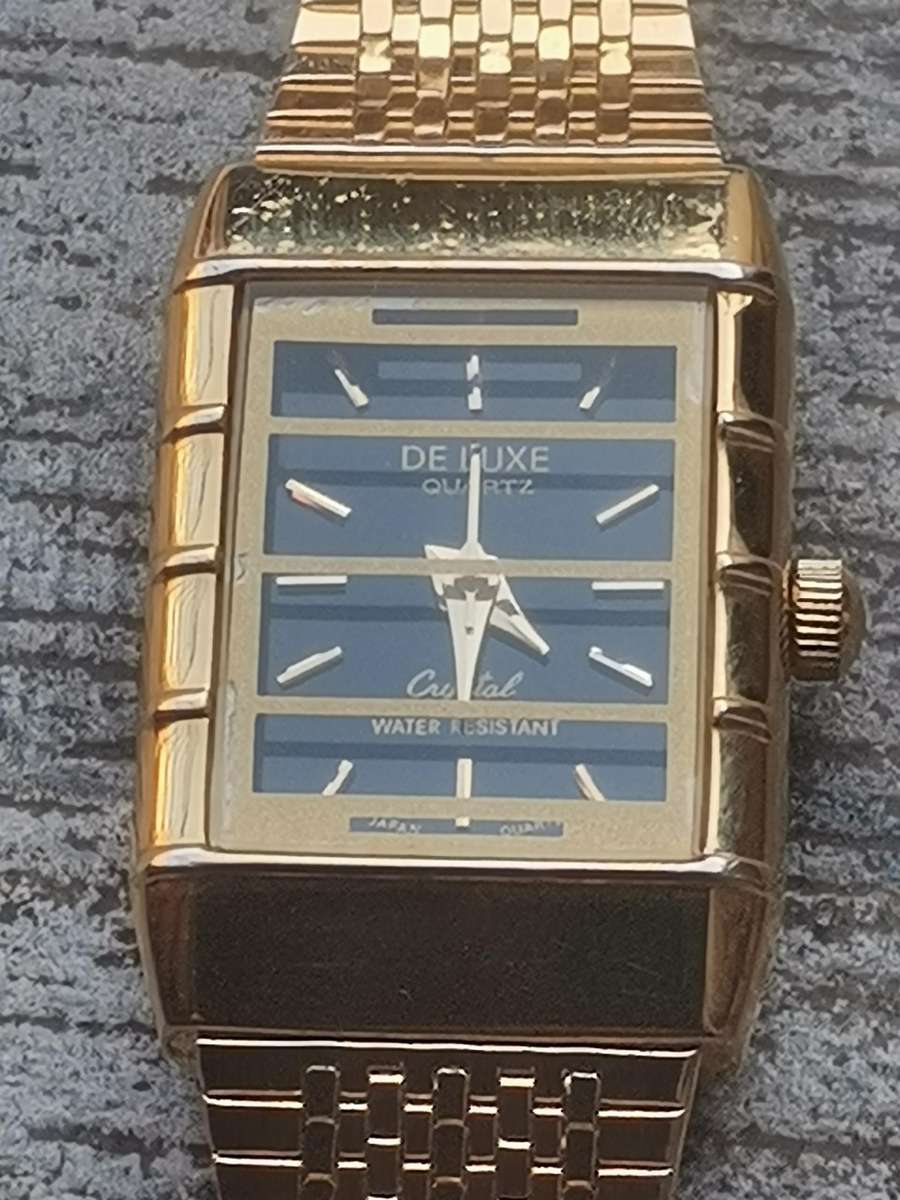 LADIES DE LUXE 18K GOLD PLATED WATCH IN EXCELLENT WORKING CONDITION