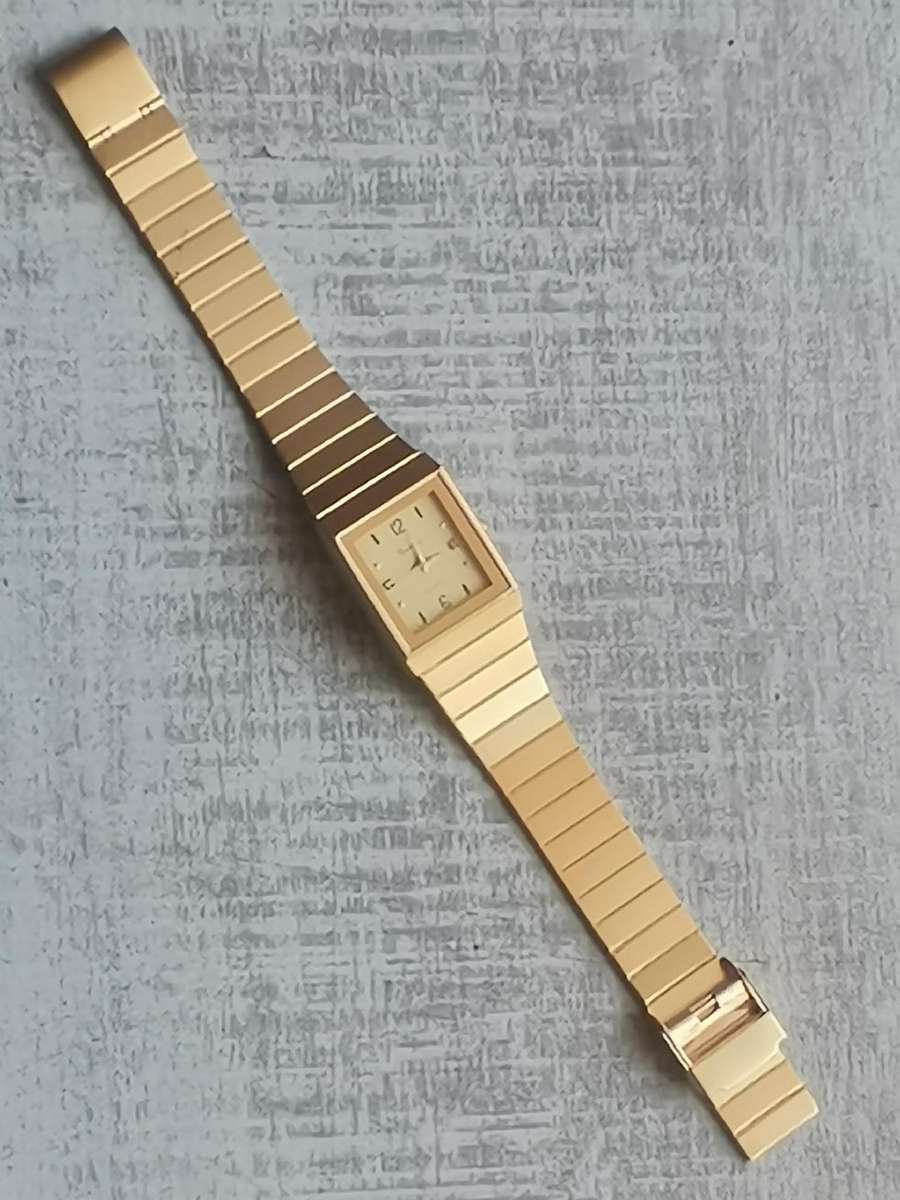 ELEGANT LADIES ROCHEES GOLD WATCH IN EXCELLENT WORKING CONDITION