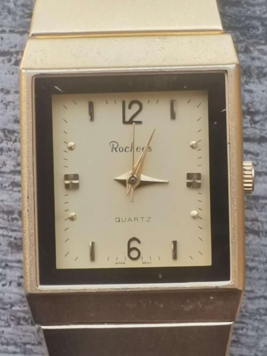 ELEGANT LADIES ROCHEES GOLD WATCH IN EXCELLENT WORKING CONDITION