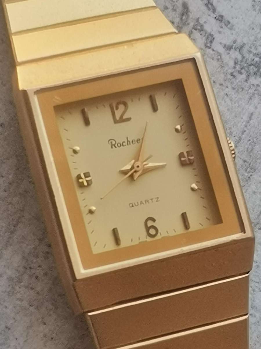 ELEGANT LADIES ROCHEES GOLD WATCH IN EXCELLENT WORKING CONDITION