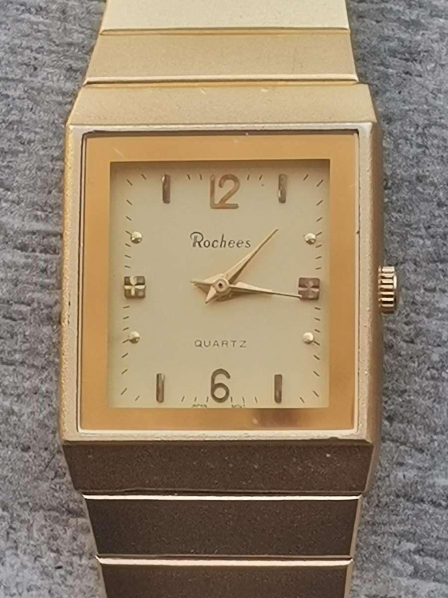 ELEGANT LADIES ROCHEES GOLD WATCH IN EXCELLENT WORKING CONDITION