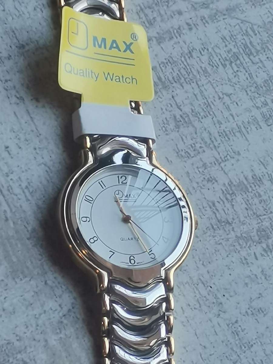 MENS VINTAGE OMAX WATCH IN EXCELLENT WORKING CONDITION - NEW OLD STOCK