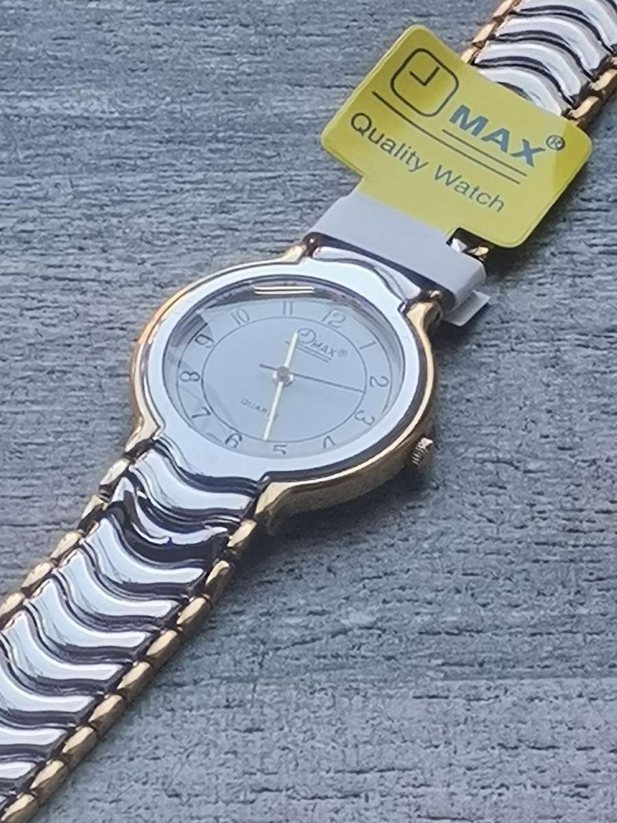 MENS VINTAGE OMAX WATCH IN EXCELLENT WORKING CONDITION - NEW OLD STOCK