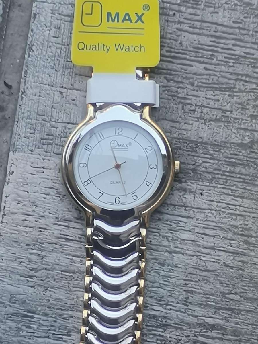 MENS VINTAGE OMAX WATCH IN EXCELLENT WORKING CONDITION - NEW OLD STOCK