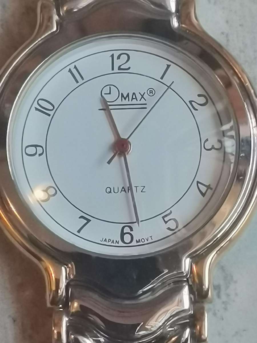MENS VINTAGE OMAX WATCH IN EXCELLENT WORKING CONDITION - NEW OLD STOCK
