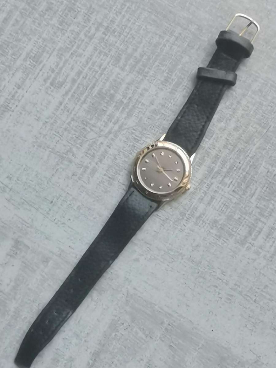 MENS GOLD PLATED POISE WATCH IN EXCELLENT WORKING CONDITION