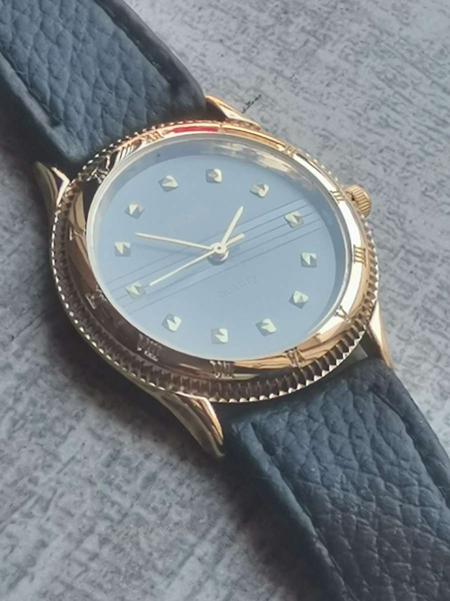 MENS GOLD PLATED POISE WATCH IN EXCELLENT WORKING CONDITION