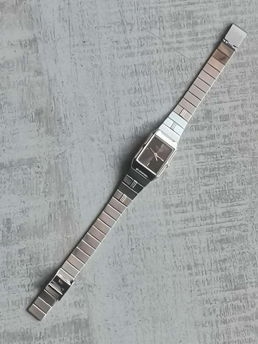 LADIES DE LUXE WATCH IN EXCELLENT WORKING CONDITION