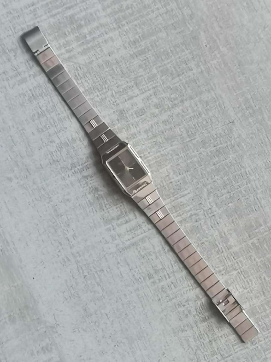 LADIES DE LUXE WATCH IN EXCELLENT WORKING CONDITION