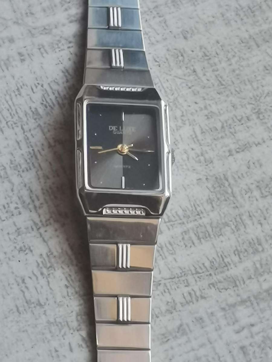 LADIES DE LUXE WATCH IN EXCELLENT WORKING CONDITION