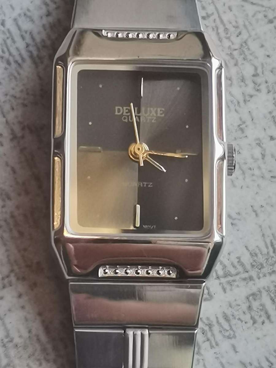 LADIES DE LUXE WATCH IN EXCELLENT WORKING CONDITION