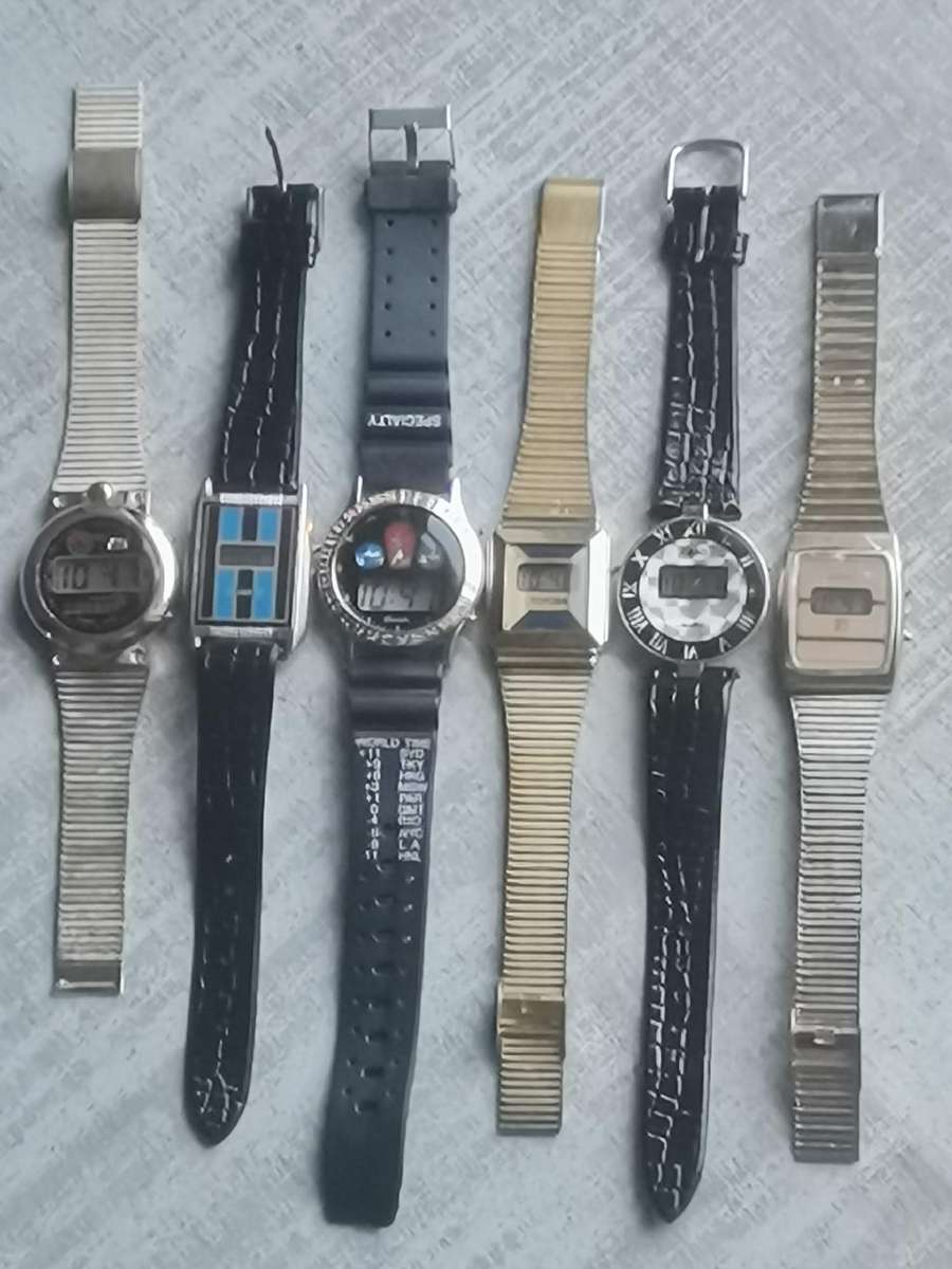 STUNNING UNISEX DIGITAL WATCH COLLECTION ALL IN PERFECT WORKING COND - BIDDING FOR ALL 6 WATCHES