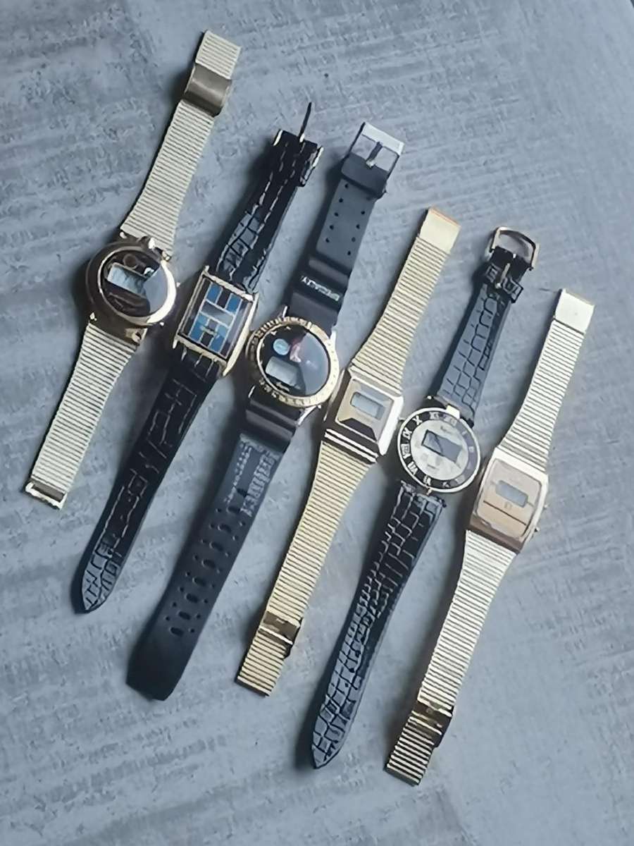 STUNNING UNISEX DIGITAL WATCH COLLECTION ALL IN PERFECT WORKING COND - BIDDING FOR ALL 6 WATCHES
