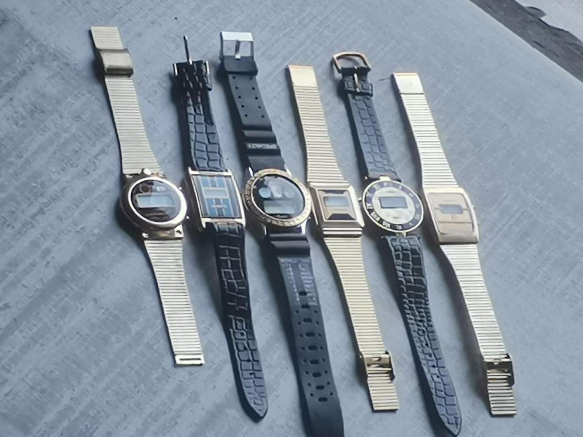 STUNNING UNISEX DIGITAL WATCH COLLECTION ALL IN PERFECT WORKING COND - BIDDING FOR ALL 6 WATCHES