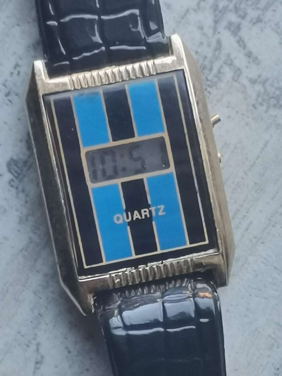 STUNNING UNISEX DIGITAL WATCH COLLECTION ALL IN PERFECT WORKING COND - BIDDING FOR ALL 6 WATCHES