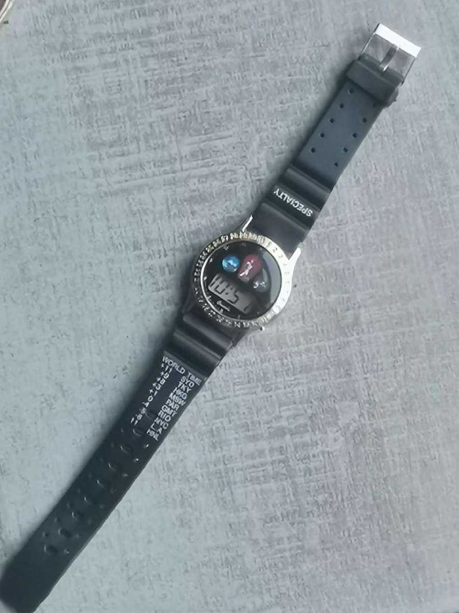 STUNNING UNISEX DIGITAL WATCH COLLECTION ALL IN PERFECT WORKING COND - BIDDING FOR ALL 6 WATCHES