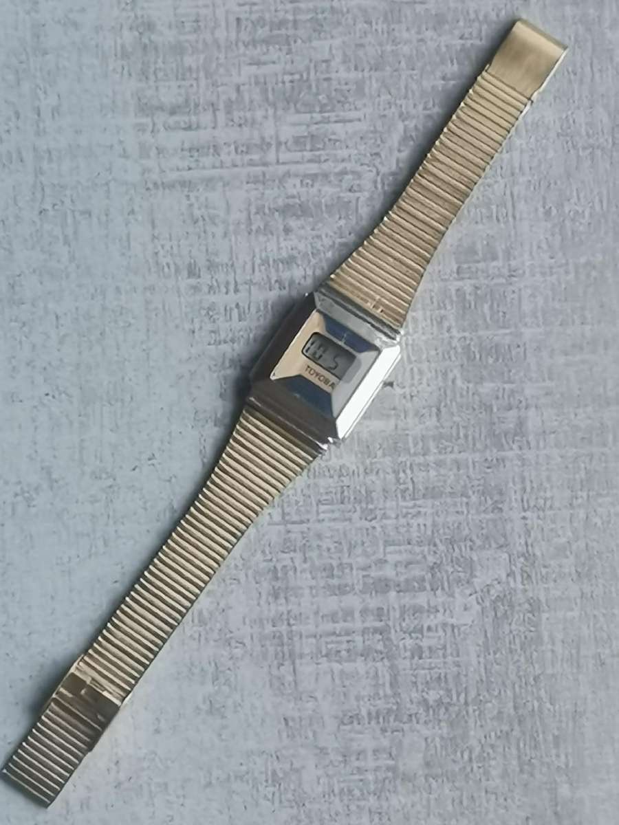 STUNNING UNISEX DIGITAL WATCH COLLECTION ALL IN PERFECT WORKING COND - BIDDING FOR ALL 6 WATCHES