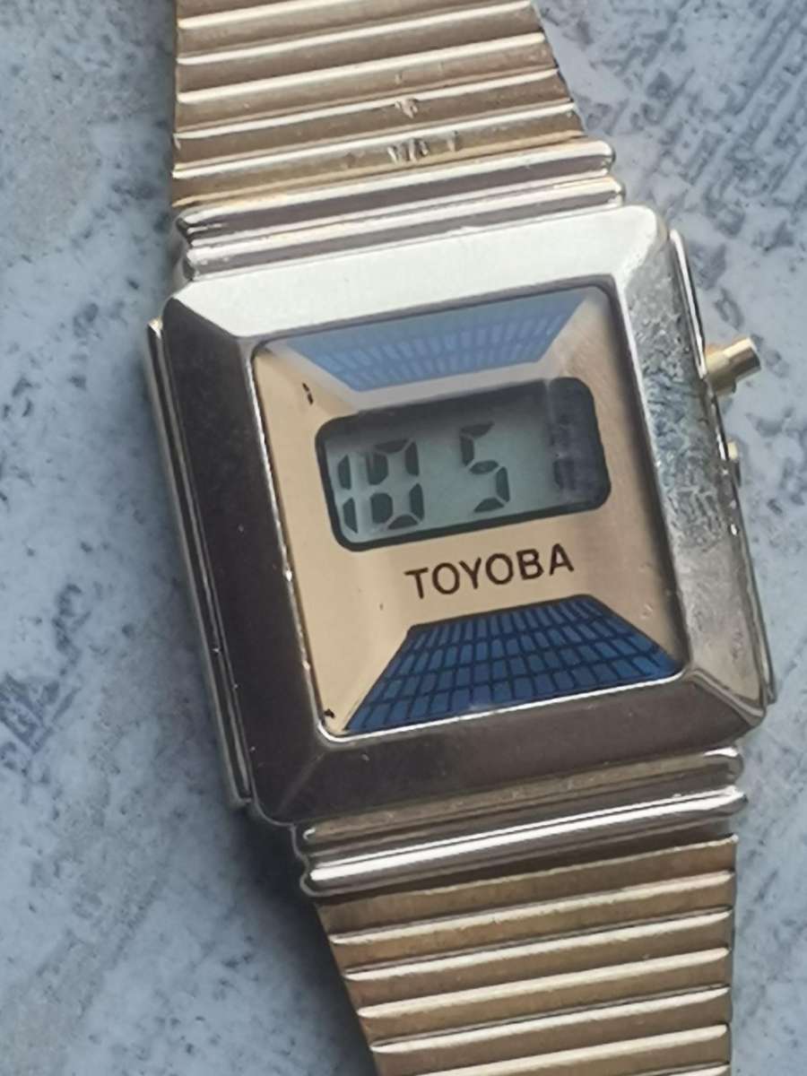 STUNNING UNISEX DIGITAL WATCH COLLECTION ALL IN PERFECT WORKING COND - BIDDING FOR ALL 6 WATCHES