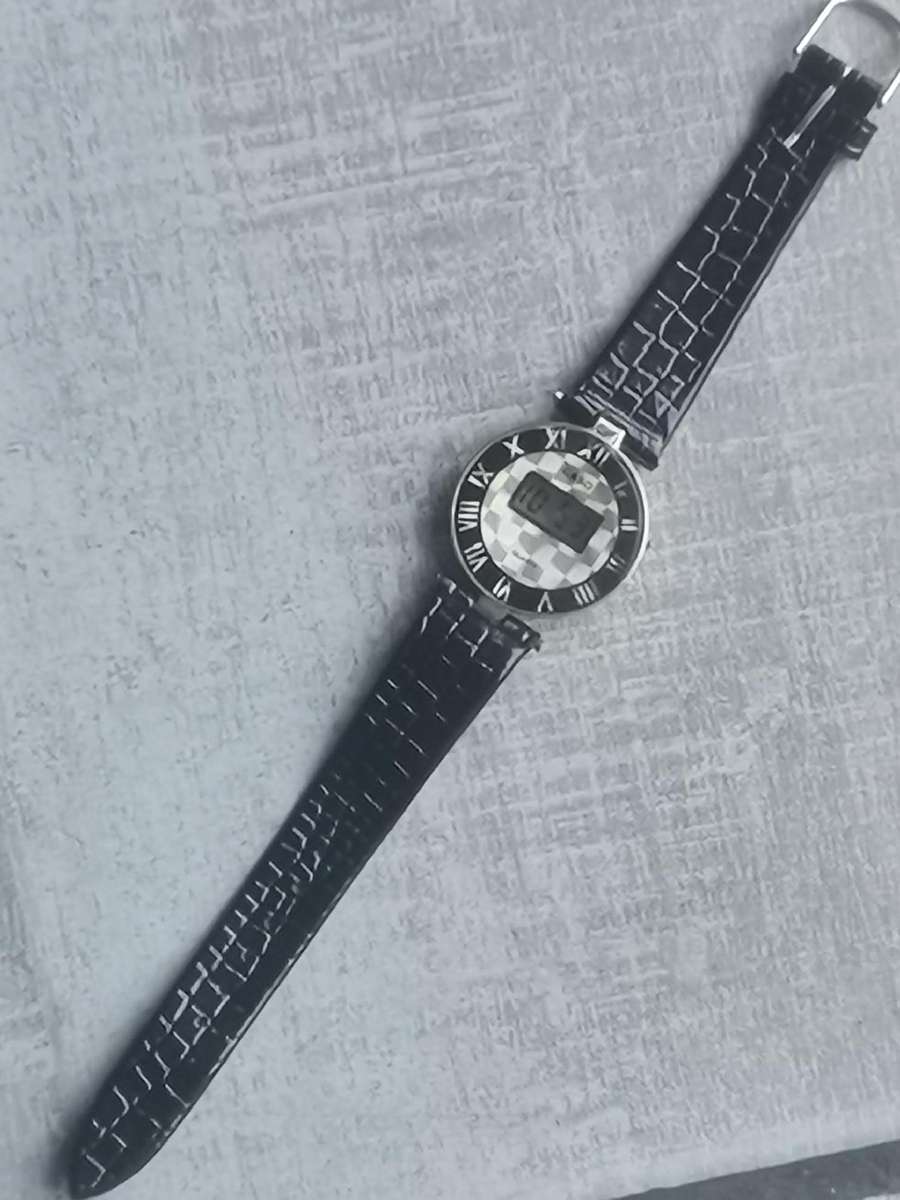 STUNNING UNISEX DIGITAL WATCH COLLECTION ALL IN PERFECT WORKING COND - BIDDING FOR ALL 6 WATCHES