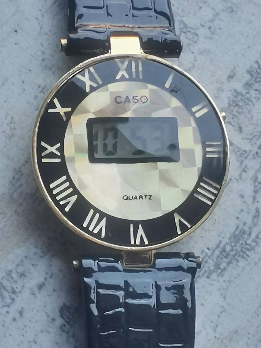 STUNNING UNISEX DIGITAL WATCH COLLECTION ALL IN PERFECT WORKING COND - BIDDING FOR ALL 6 WATCHES