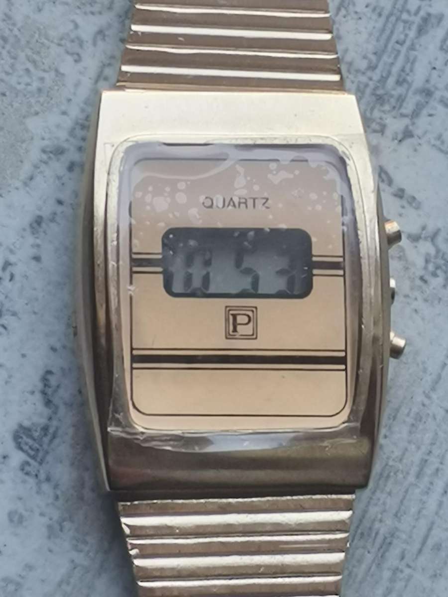 STUNNING UNISEX DIGITAL WATCH COLLECTION ALL IN PERFECT WORKING COND - BIDDING FOR ALL 6 WATCHES