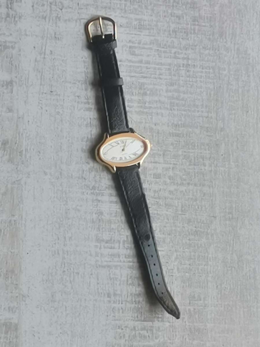 ELEGANT AND STYLISH LADIES POISE WATCH IN EXCELLENT WORKING CONDITION