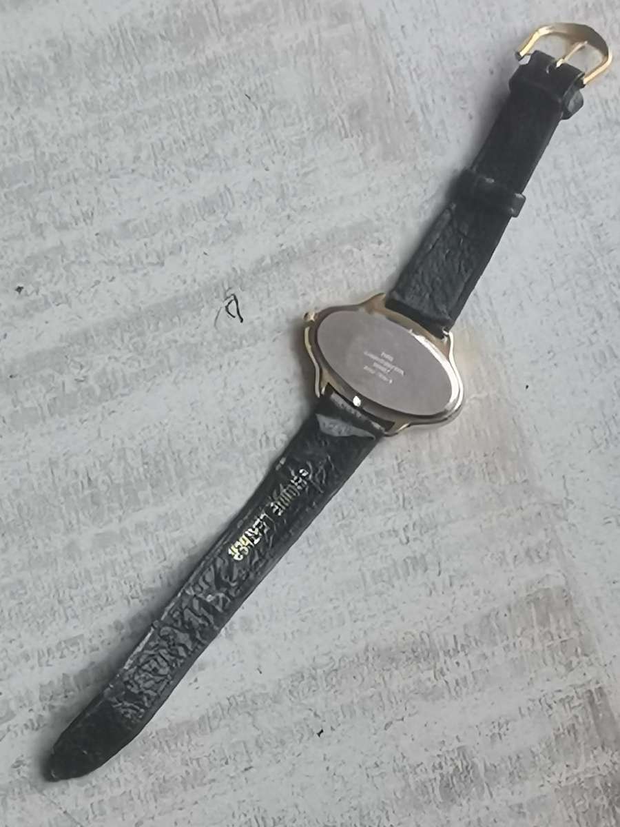 ELEGANT AND STYLISH LADIES POISE WATCH IN EXCELLENT WORKING CONDITION