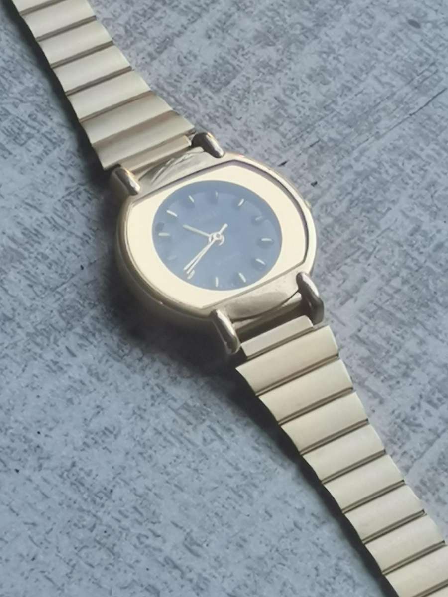 ELEGANT LADIES POISE GOLD WATCH IN EXCELLENT WORKING CONDITION