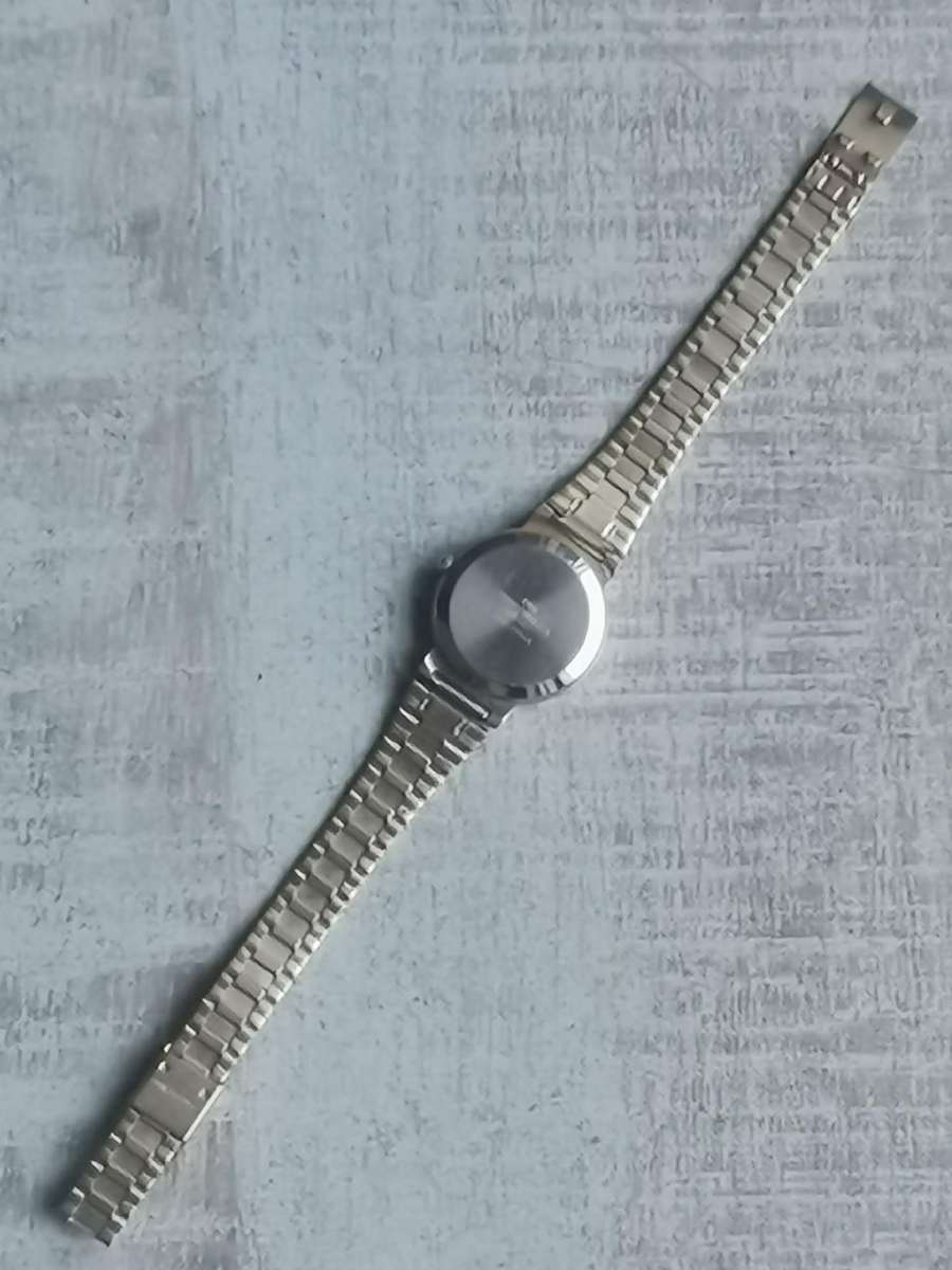 ELEGANT LADIES POISE GOLD WATCH IN EXCELLENT WORKING CONDITION