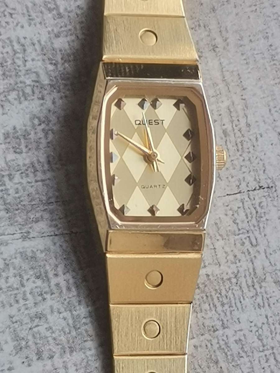 LADIES GOLD QUEST WATCH IN EXCELLENT WORKING CONDITION