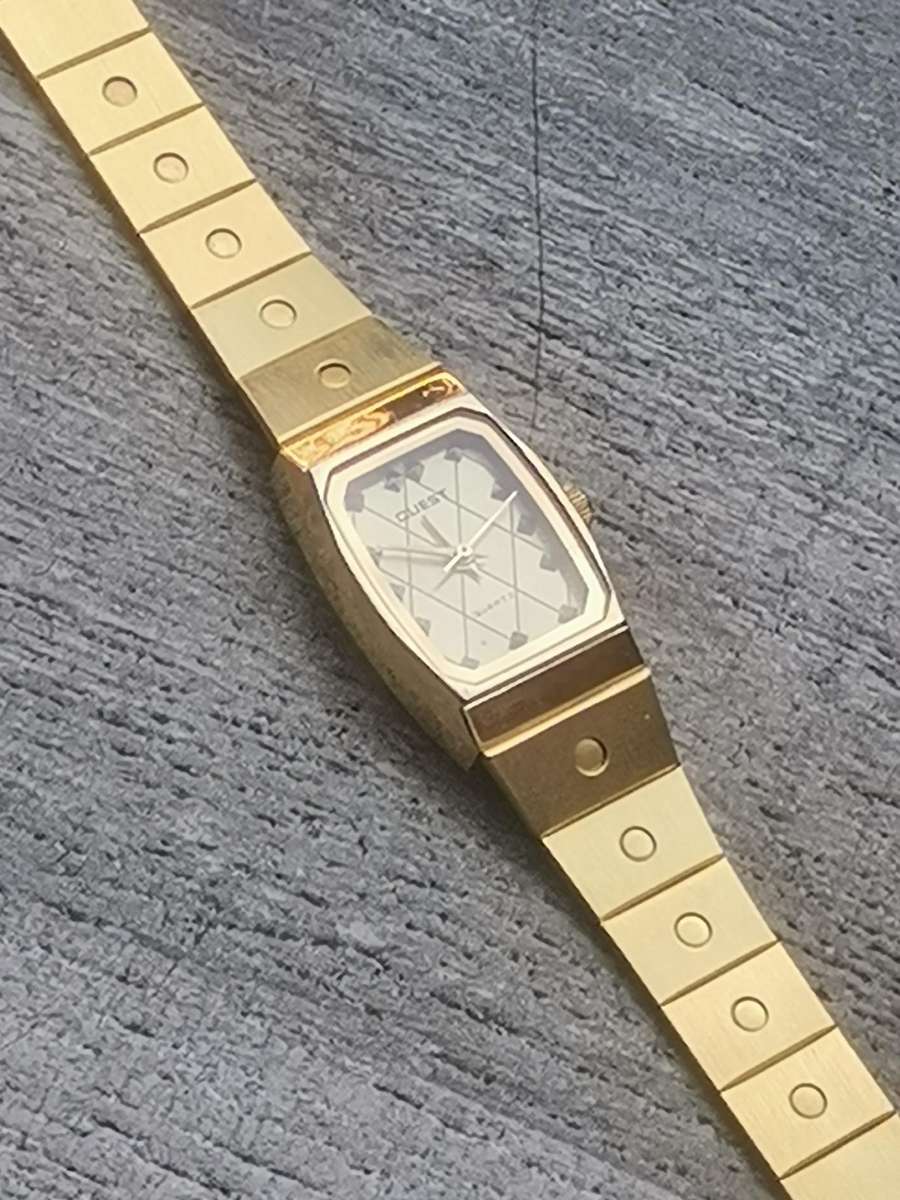LADIES GOLD QUEST WATCH IN EXCELLENT WORKING CONDITION