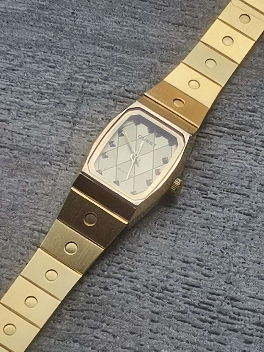 LADIES GOLD QUEST WATCH IN EXCELLENT WORKING CONDITION