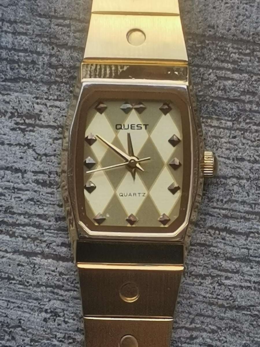 LADIES GOLD QUEST WATCH IN EXCELLENT WORKING CONDITION