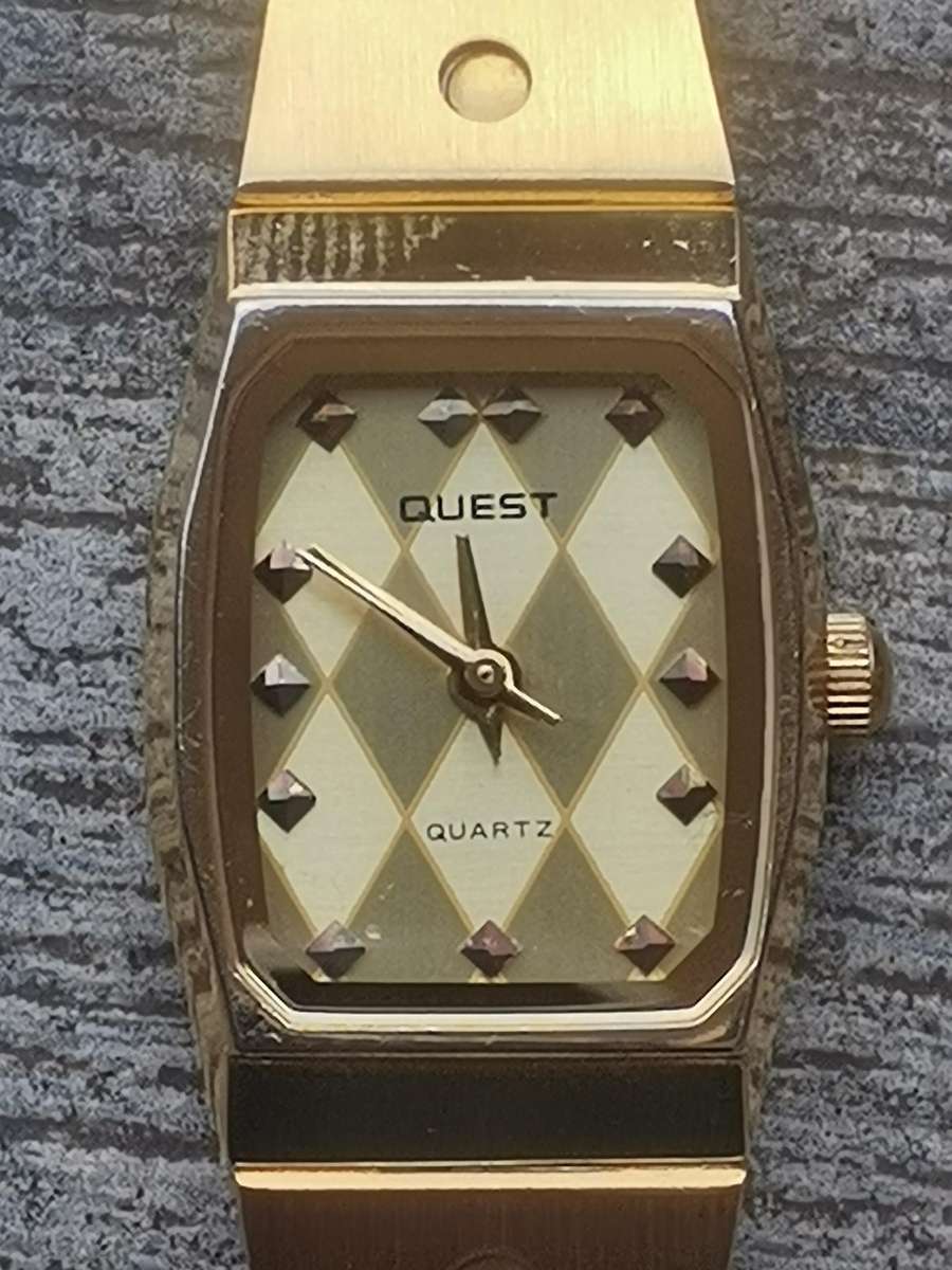 LADIES GOLD QUEST WATCH IN EXCELLENT WORKING CONDITION