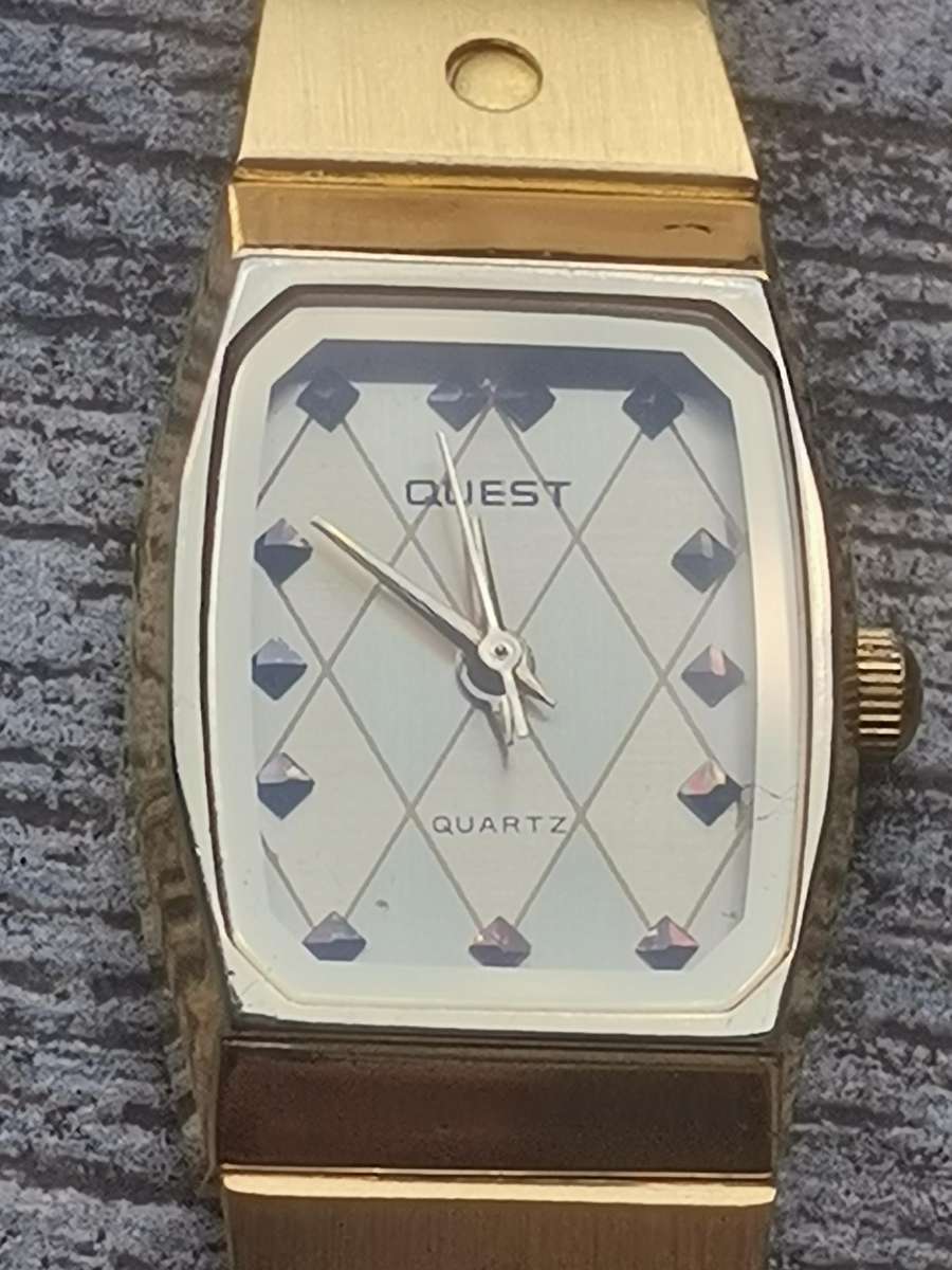 LADIES GOLD QUEST WATCH IN EXCELLENT WORKING CONDITION