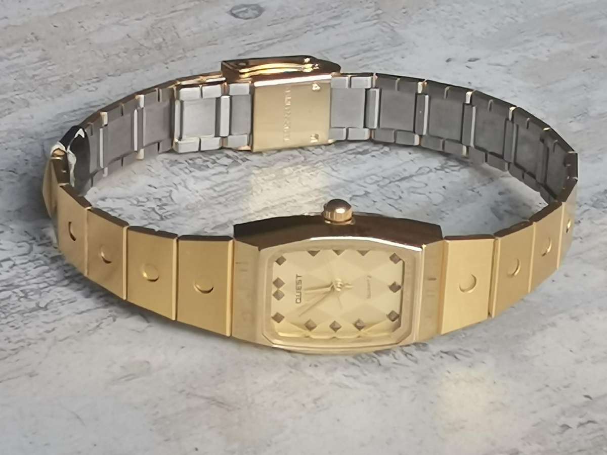 LADIES GOLD QUEST WATCH IN EXCELLENT WORKING CONDITION
