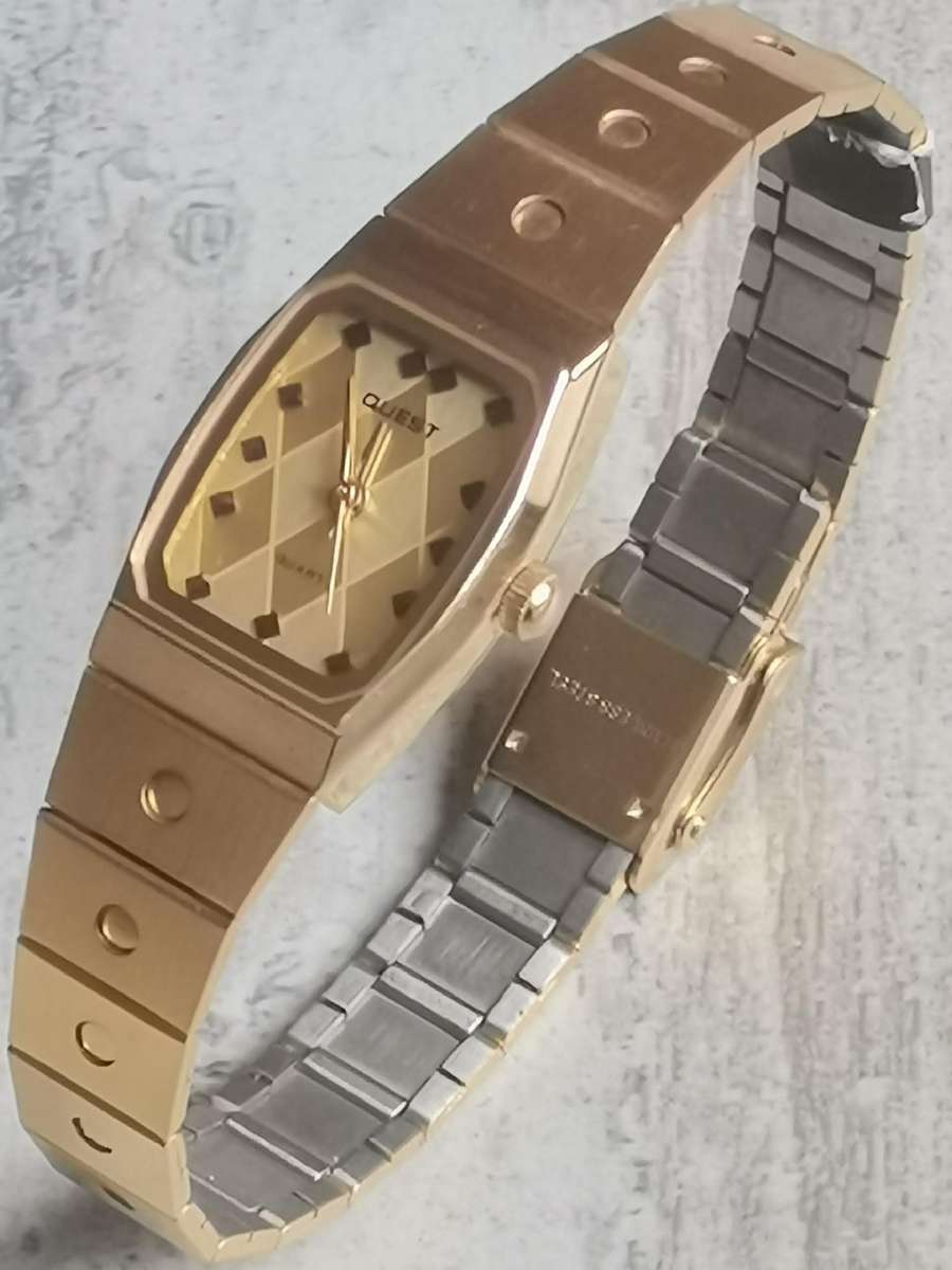 LADIES GOLD QUEST WATCH IN EXCELLENT WORKING CONDITION