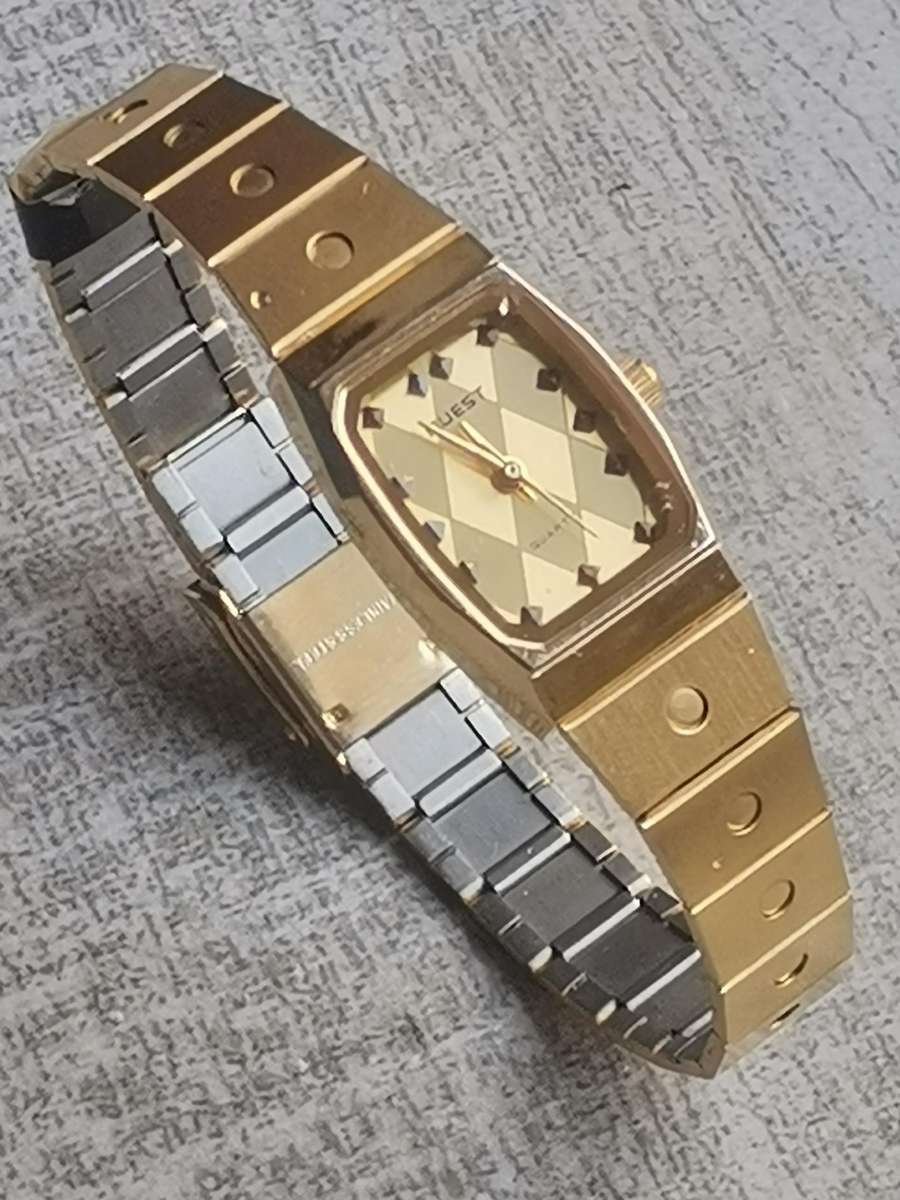 LADIES GOLD QUEST WATCH IN EXCELLENT WORKING CONDITION