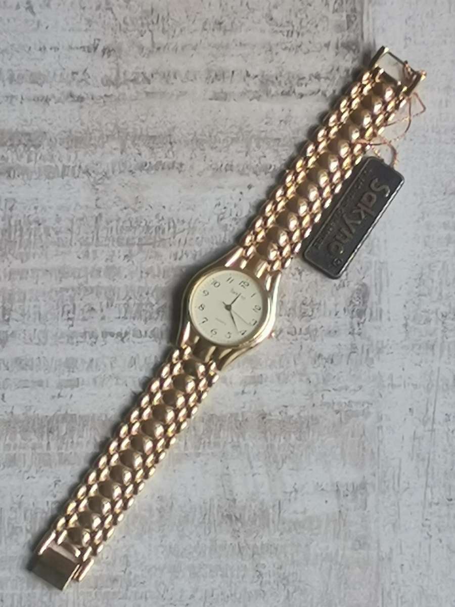 MENS VINTAGE GOLD PLATED SAKYNO WATCH IN EXCELLENT WORKING CONDITION