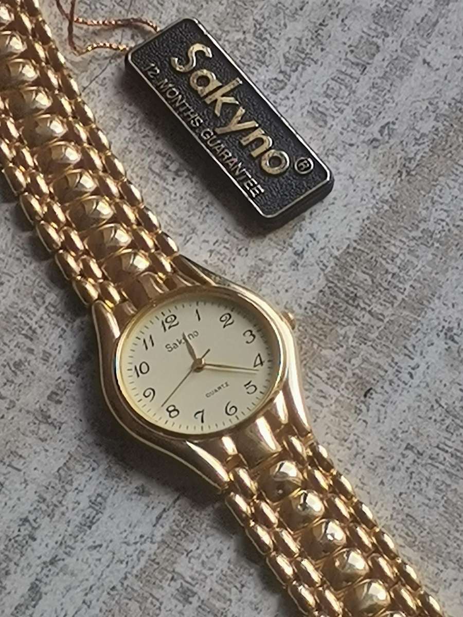 MENS VINTAGE GOLD PLATED SAKYNO WATCH IN EXCELLENT WORKING CONDITION