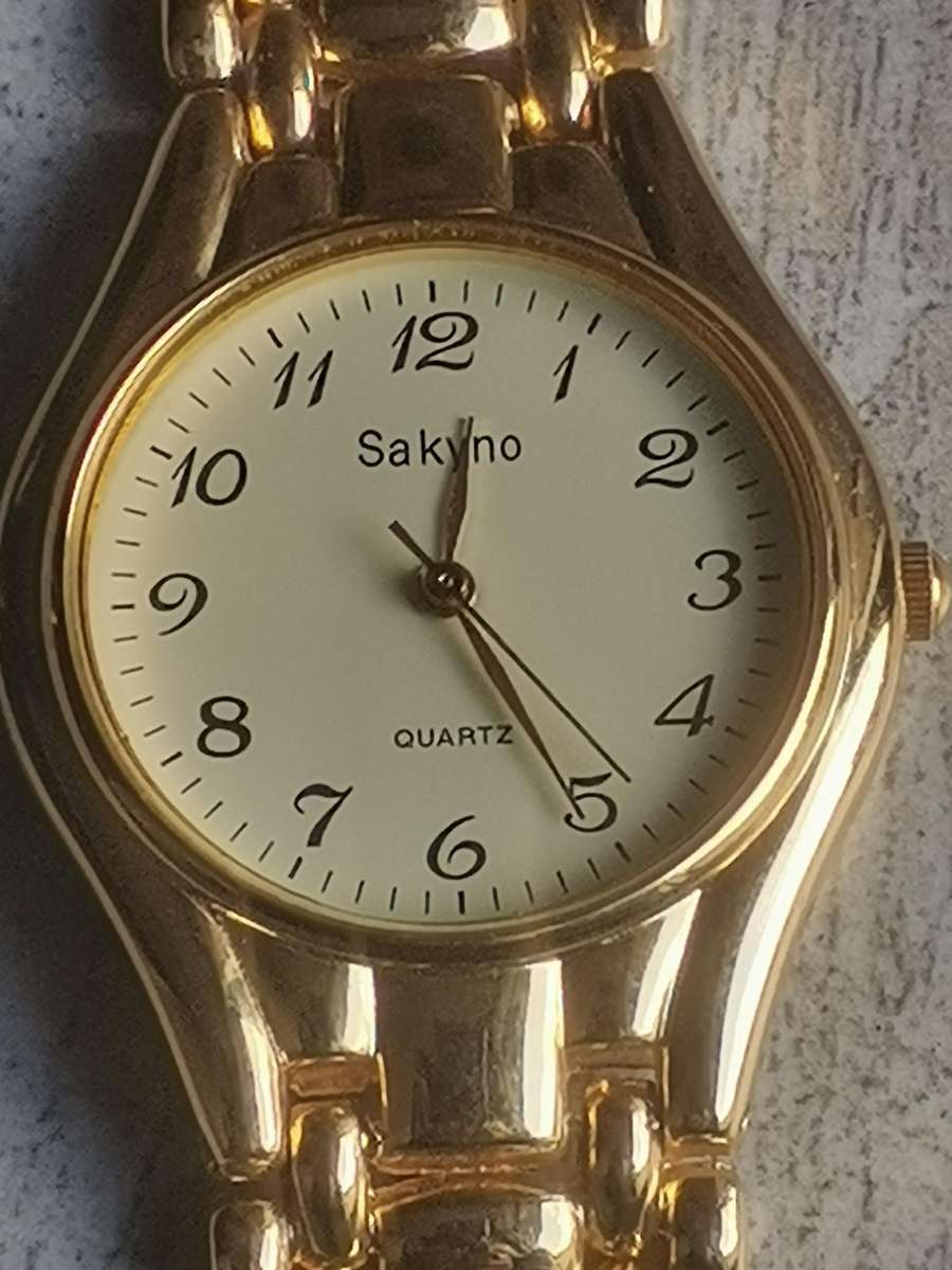 MENS VINTAGE GOLD PLATED SAKYNO WATCH IN EXCELLENT WORKING CONDITION