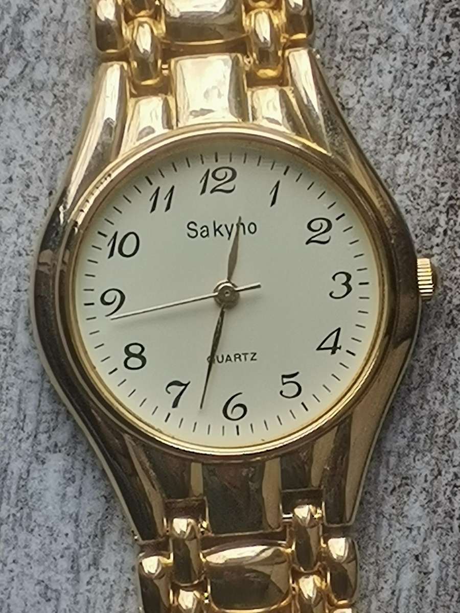 MENS VINTAGE GOLD PLATED SAKYNO WATCH IN EXCELLENT WORKING CONDITION