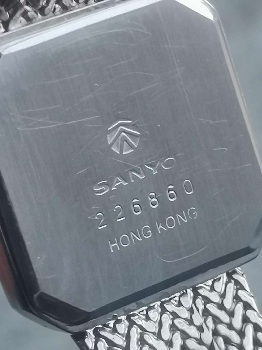 LADIES VINTAGE SANYO DIGITAL WATCH WITH ORIGINAL STAINLESS STEEL STRAP IN EXCELLENT WORKING COND